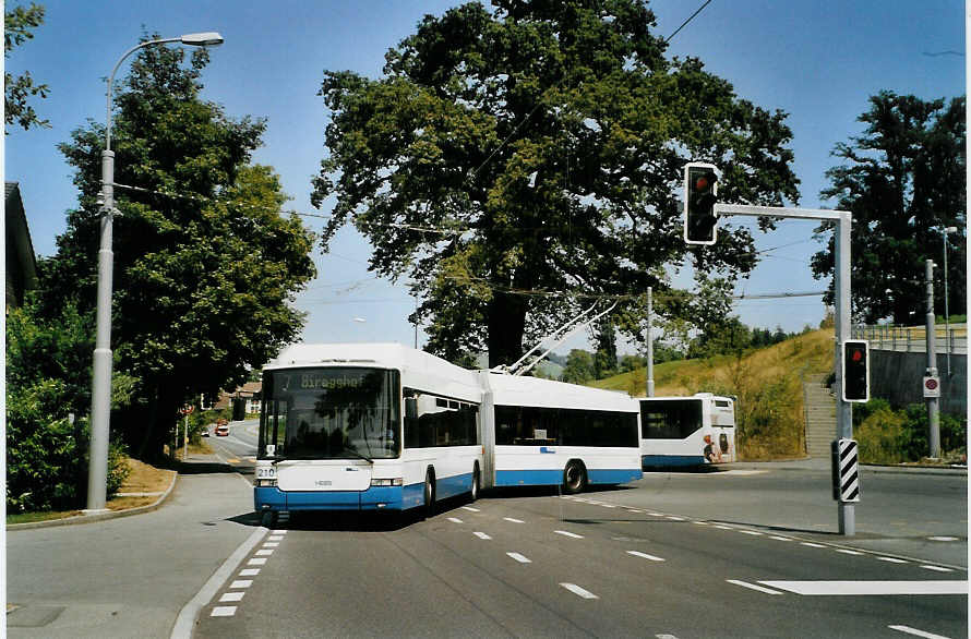 (087'530) - VBL Luzern - Nr. 210 - Hess/Hess Gelenktrolleybus am 25. Juli 2006 in Luzern, Unterl�chli