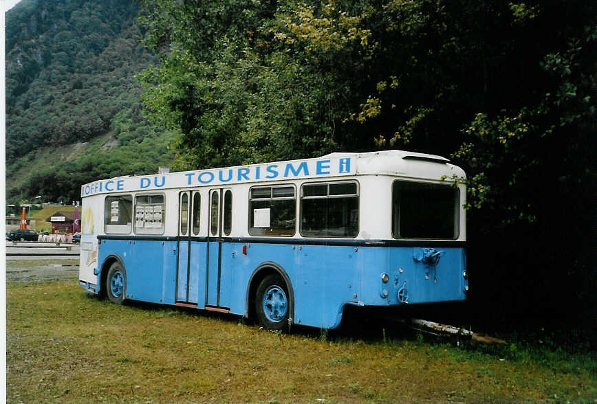 (088'826) - Office du Tourisme, Le Bouveret - Rochat/Moser Personenanh�nger (ex VMCV Clarens Nr. 51) am 5. August 2006 in Bouveret, Parkplatz