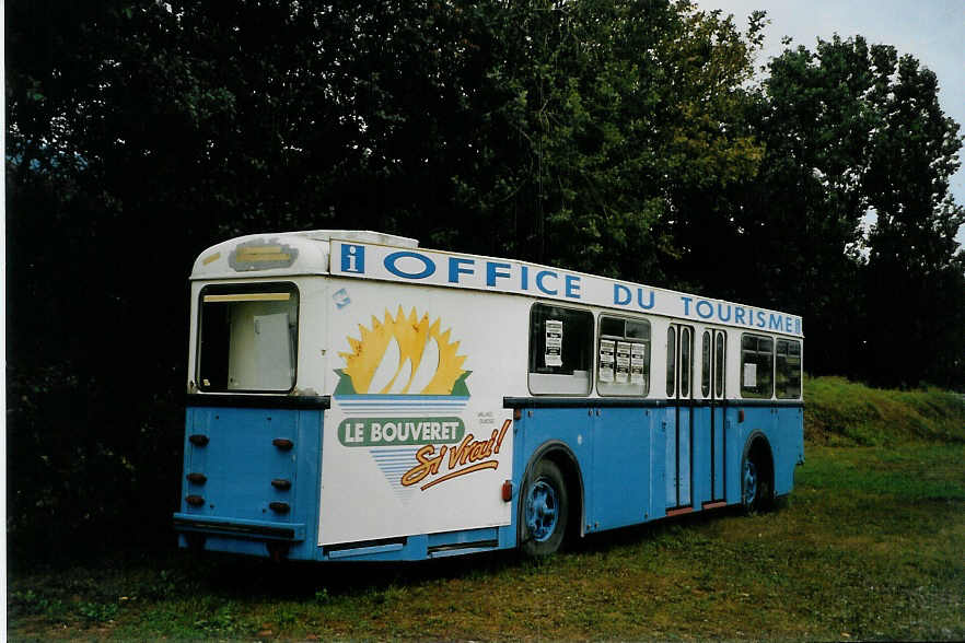 (088'827) - Office du Tourisme, Le Bouveret - Rochat/Moser Personenanh�nger (ex VMCV Clarens Nr. 51) am 5. August 2006 in Bouveret, Parkplatz