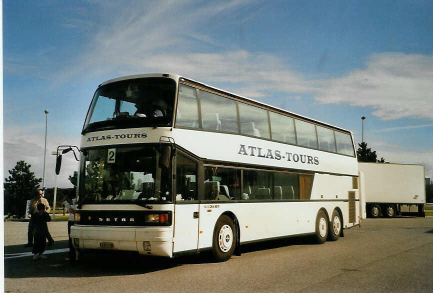 (089'903) - Aus der Schweiz: Atlas-Tours, Rothenburg - LU 191'178 - Setra am 4. Oktober 2006 in Valleiry, Autobahnrastst�tte