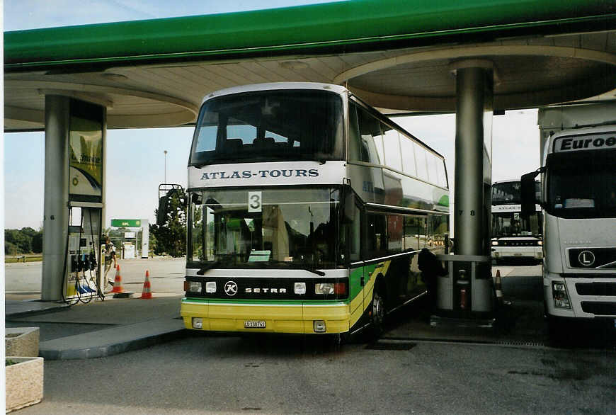(089'904) - Aus der Schweiz: Atlas-Tours, Rothenburg - LU 130'741 - Setra am 4. Oktober 2006 in Valleiry, Autobahnrastst�tte