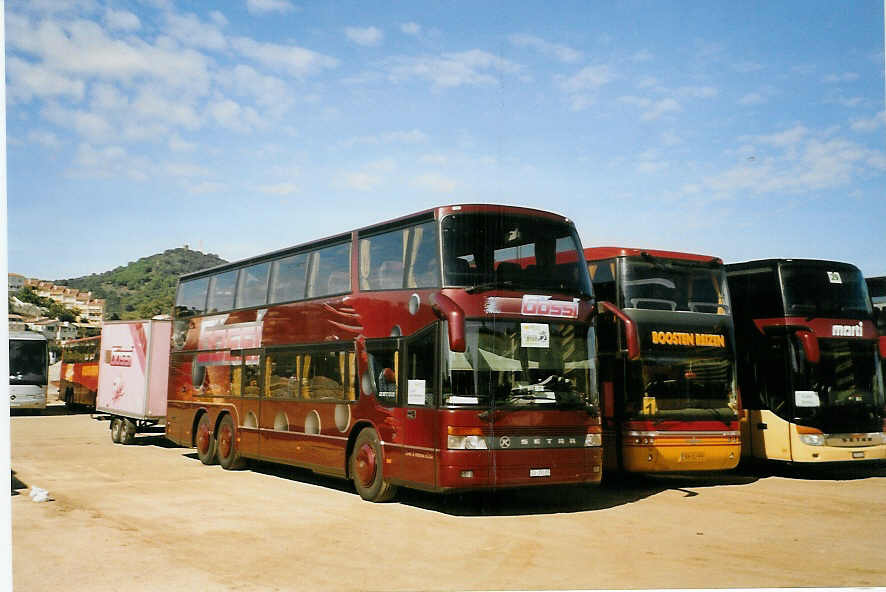 (090'001) - Aus der Schweiz: G�ssi, Horw - LU 15'120 - Setra am 7. Oktober 2006 in St. Susanna, Parkplatz