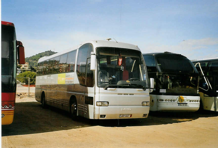 (090'007) - Aus Rum�nien: Tuca Tours - GR 937 - Iveco am 7. Oktober 2006 in St. Susanna, Parkplatz