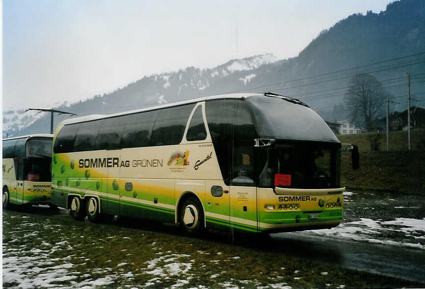 (091'420) - Sommer, Gr�nen - BE 26'858 - Neoplan am 7. Januar 2007 in Reichenbach, Flugplatz