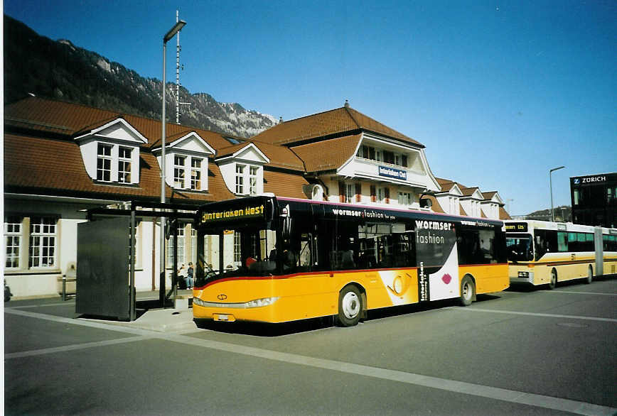(092'511) - PostAuto Bern - BE 610'538 - Solaris am 11. M�rz 2007 beim Bahnhof Interlaken Ost