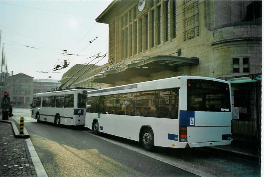 (092'517) - TL Lausanne - Nr. 929 - Lanz+Marti/Hess Personenanh�nger am 17. M�rz 2007 beim Bahnhof Lausanne