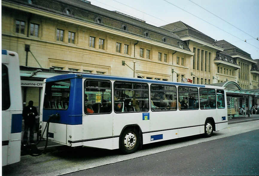 (092'535) - TL Lausanne - Nr. 981 - Lanz+Marti/Hess Personenanh�nger am 17. M�rz 2007 beim Bahnhof Lausanne