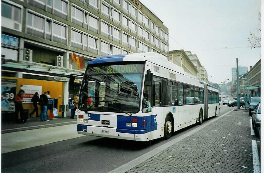 (092'536) - TL Lausanne - Nr. 559/VD 1657 - Van Hool am 17. M�rz 2007 beim Bahnhof Lausanne