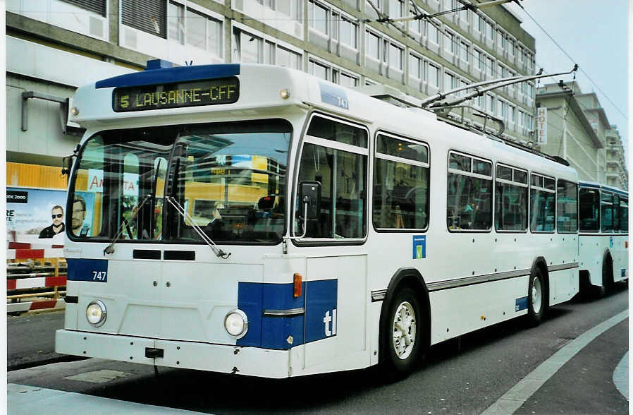 (092'600) - TL Lausanne - Nr. 747 - FBW/Hess Trolleybus am 17. M�rz 2007 beim Bahnhof Lausanne