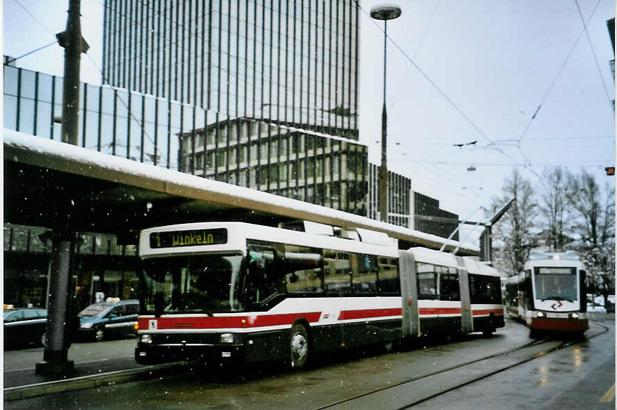 (093'110) - VBSG St. Gallen - Nr. 155 - NAW/Hess Doppelgelenktrolleybus am 22. M�rz 2007 beim Bahnhof St. Gallen