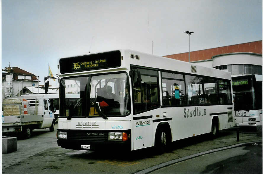 (093'205) - WilMobil, Wil - Nr. 226/SG 225'430 - Neoplan am 22. M�rz 2007 beim Bahnhof Wil