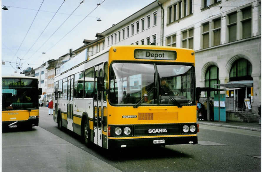 (093'221) - VBSH Schaffhausen - Nr. 7/SH 38'007 - Scania/FHS am 22. M�rz 2007 beim Bahnhof Schaffhausen