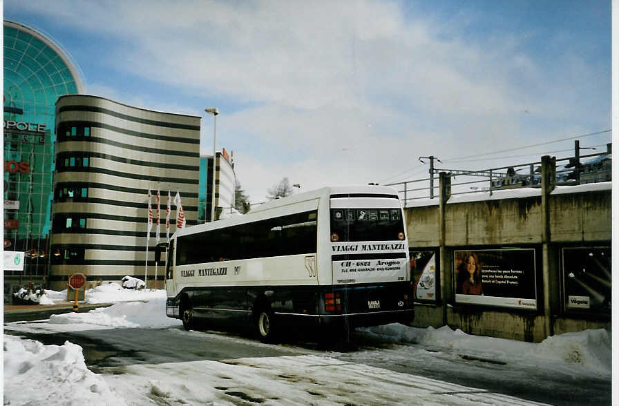 (093'330) - Mantegazzi, Arogno - TI 119'240 - Volvo/Barbi am 25. M�rz 2007 beim Bahnhof La Chaux-de-Fonds