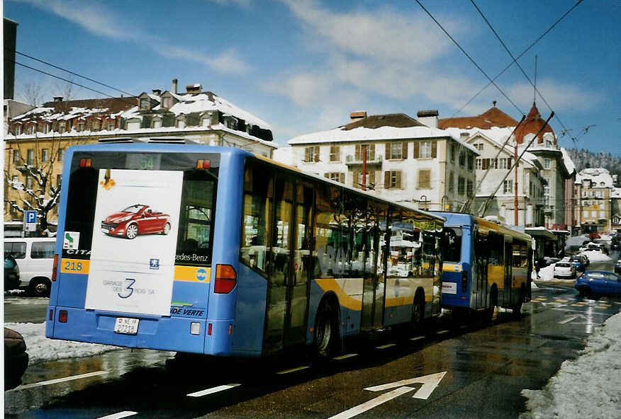 (093'336) - TC La Chaux-de-Fonds - Nr. 218/NE 27'218 - Mercedes am 25. M�rz 2007 beim Bahnhof La Chaux-de-Fonds 