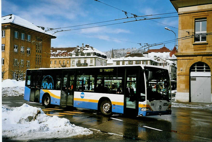 (093'402) - TC La Chaux-de-Fonds - Nr. 218/NE 27'218 - Mercedes am 25. M�rz 2007 beim Bahnhof La Chaux-de-Fonds