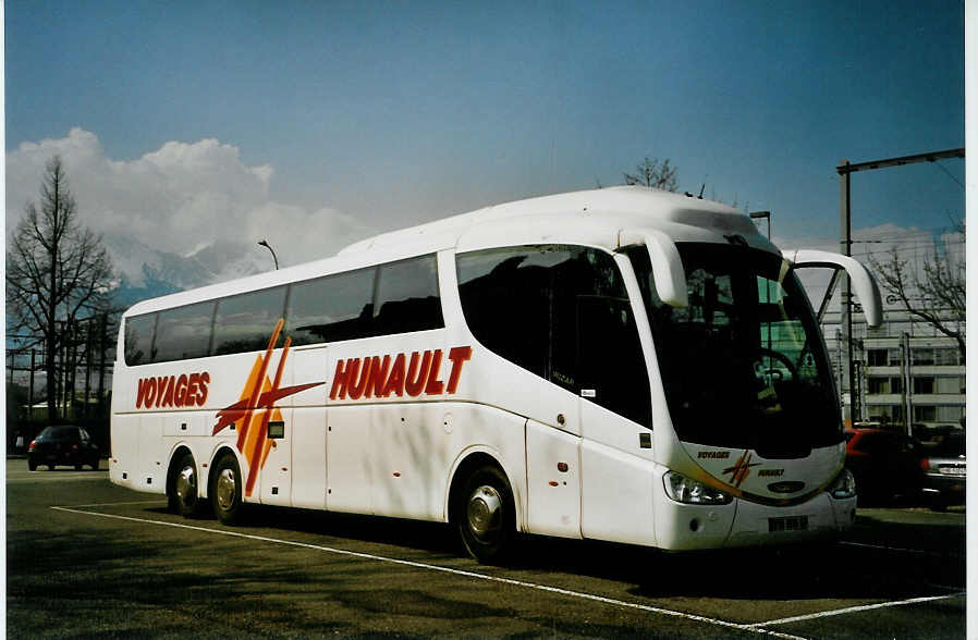 (093'433) - Aus Frankreich: Hunault, Metz - 810 BDW 57 - Scania/Irizar am 28. M�rz 2007 in Thun, CarTerminal