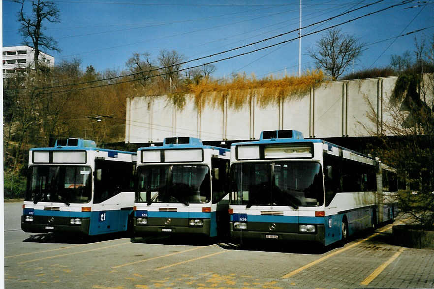 (093'610) - TL Lausanne - Nr. 652/VD 352'252 - Mercedes (ex VBZ Z�rich Nr. 569) + Nr. 655/VD 278'727 - Mercedes (ex VBZ Z�rich Nr. 581) + Nr. 656/VD 310'034 - Mercedes (ex VBZ Z�rich Nr. 582) am 7. April 2007 in Lausanne, D�p�t Borde