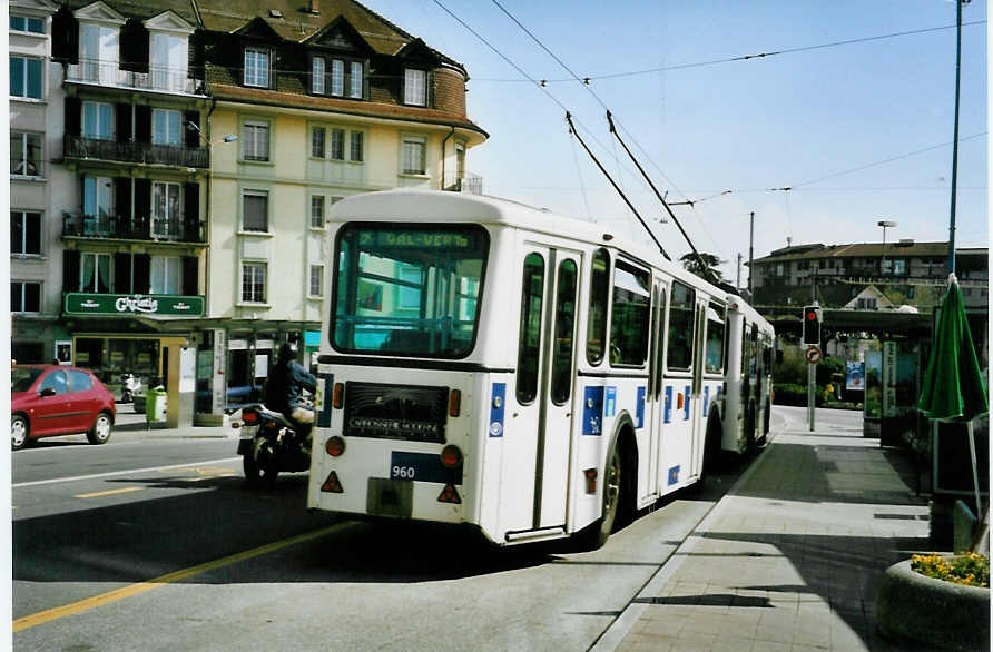 (093'713) - TL Lausanne - Nr. 960 - Rochat/Lauber Personenanh�nger am 7. April 2007 beim Bahnhof Renens
