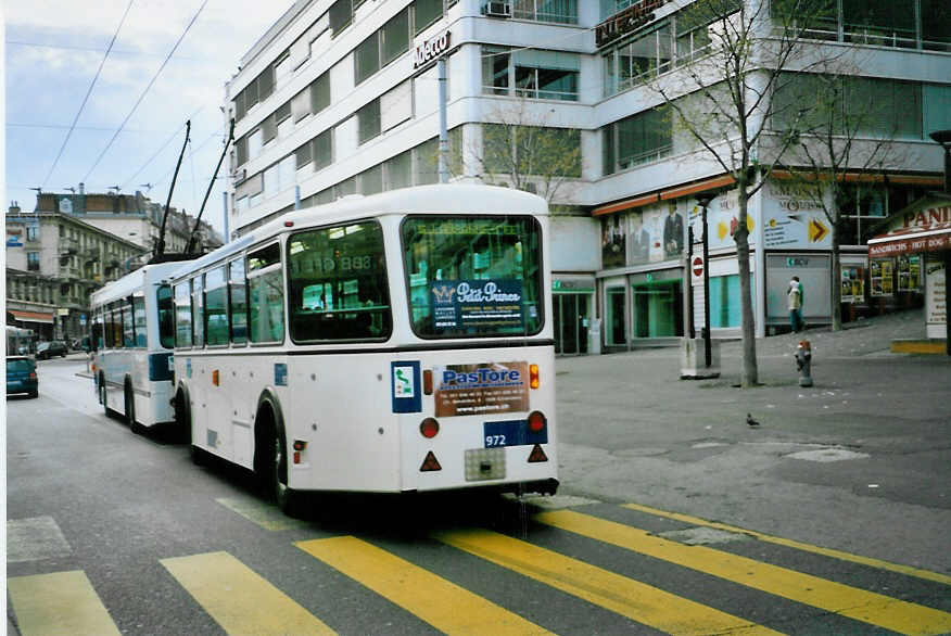 (093'722) - TL Lausanne - Nr. 972 - Rochat/Lauber Personenanh�nger am 7. April 2007 beim Bahnhof Lausanne
