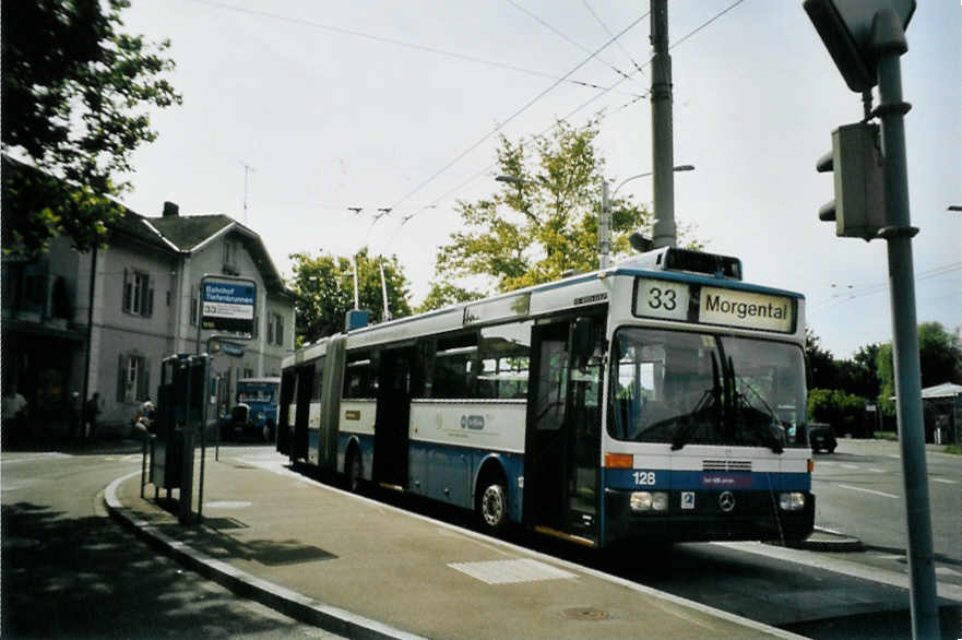 (094'612) - VBZ Z�rich - Nr. 128 - Mercedes Gelenktrolleybus am 26. Mai 2007 beim Bahnhof Z�rich-Tiefenbrunnen