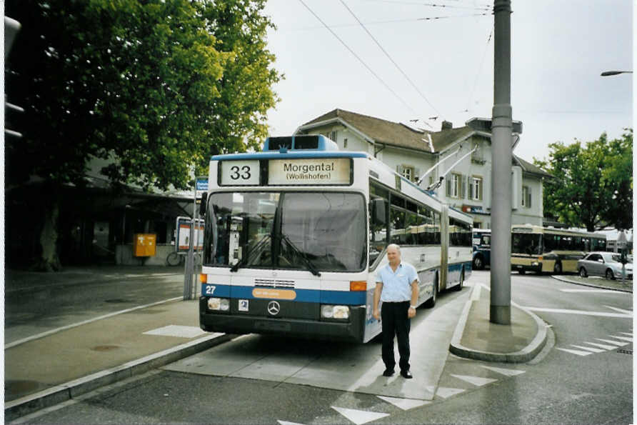 (094'623) - VBZ Z�rich - Nr. 27 - Mercedes Gelenktrolleybus am 26. Mai 2007 beim Bahnhof Z�rich-Tiefenbrunnen