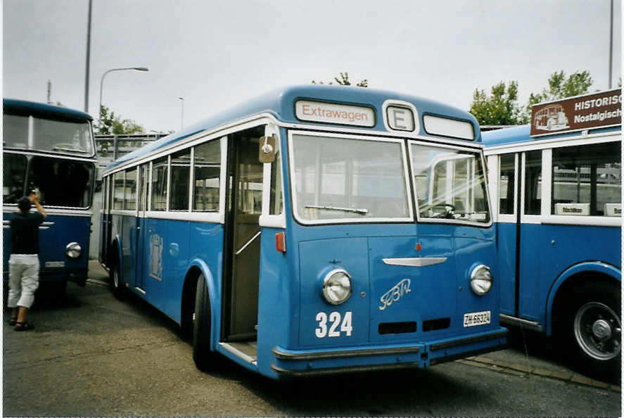 (094'627) - VBZ Z�rich - Nr. 324/ZH 66'324 - FBW/T�scher am 26. Mai 2007 beim Bahnhof Z�rich-Tiefenbrunnen