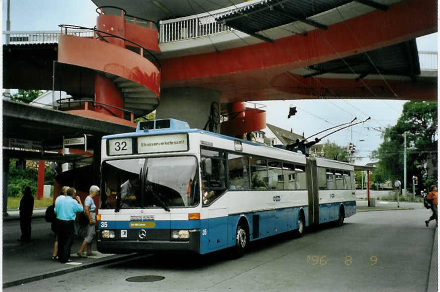 (094'713) - VBZ Z�rich - Nr. 35 - Mercedes Gelenktrolleybus am 26. Mai 2007 in Z�rich, Bucheggplatz