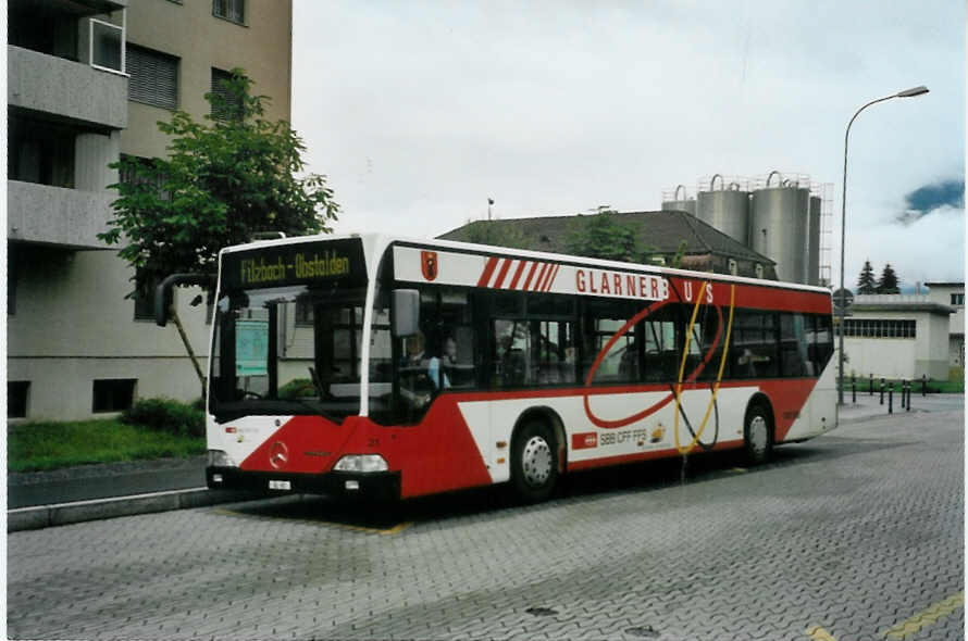 (095'225) - Niederer, Filzbach - Nr. 21/GL 61 - Mercedes am 2. Juni 2007 beim Bahnhof N�fels-Mollis