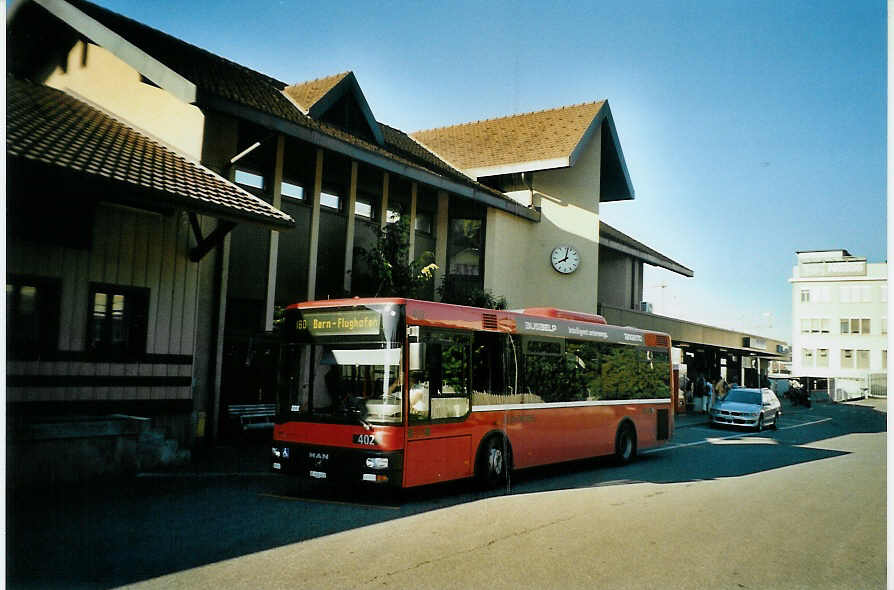 (096'111) - Bernmobil, Bern - Nr. 402/BE 612'402 - MAN/G�ppel am 15. Juli 2007 beim Bahnhof Konolfingen