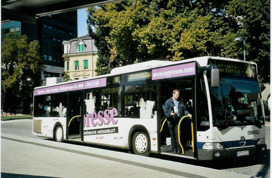 (097'023) - SWEG Lahr - FR-H 1723 - Mercedes am 6. August 2007 beim Bahnhof L�rrach