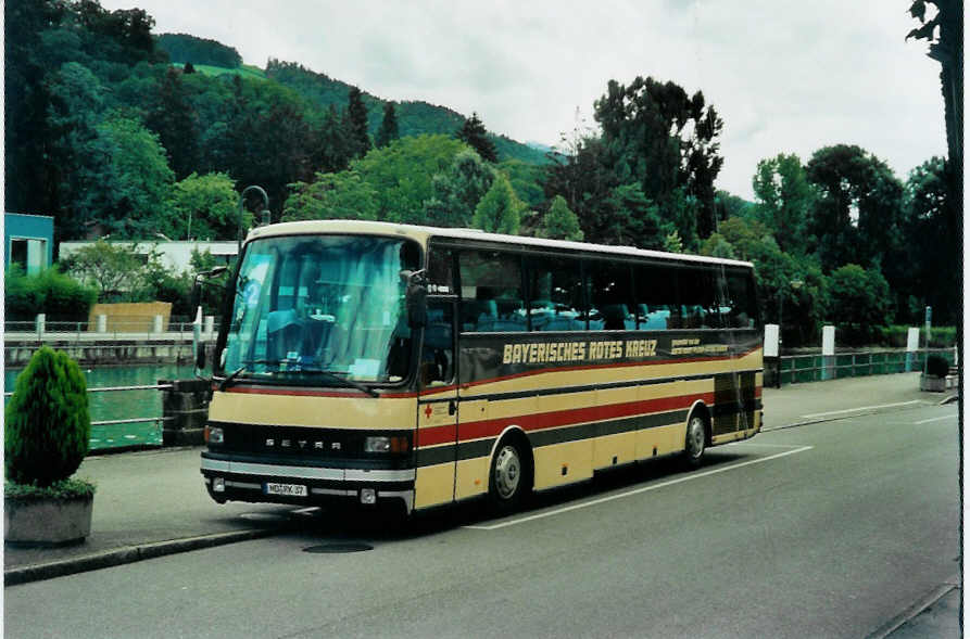 (097'218) - Aus Deutschland: Bayerisches Rotes Kreuz - ND-RK 37 - Setra am 17. August 2007 bei der Schiffl�ndte Thun