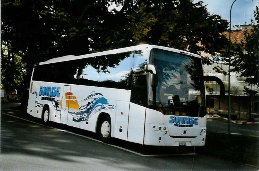 (098'510) - Sunrise, Niederwangen - BE 562'385 - Volvo/Dr�gm�ller am 9. September 2007 in Murten, Carparkplatz