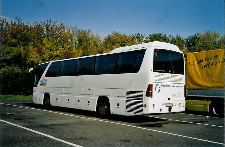 (098'806) - Aus Belgien: Eltebe, Brugge - CRF-970 - Mercedes am 24. September 2007 in Saverne, Autobahnrastst�tte