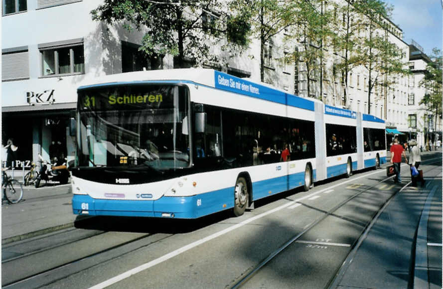 (100'100) - VBZ Z�rich - Nr. 61 - Hess/Hess Doppelgelenktrolleybus am 5. Oktober 2007 in Z�rich, L�wenplatz