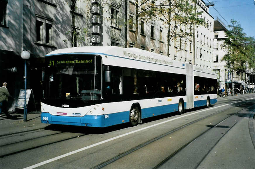 (100'108) - VBZ Z�rich - Nr. 144 - Hess/Hess Gelenktrolleybus am 5. Oktober 2007 in Z�rich, L�wenplatz