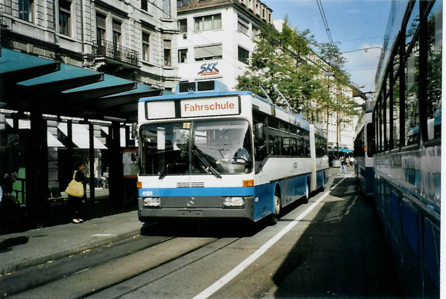 (100'109) - VBZ Z�rich - Nr. 4124 - Mercedes Gelenktrolleybus (ex Nr. 3) am 5. Oktober 2007 in Z�rich, L�wenplatz