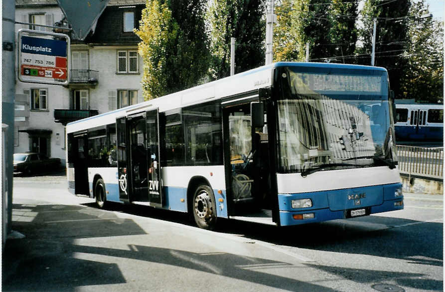 (100'117) - Gut, Binz - Nr. 9/ZH 379'809 - MAN am 5. Oktober 2007 in Z�rich, Klusplatz