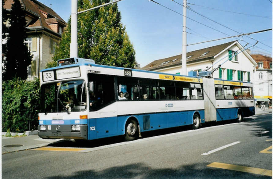(100'120) - VBZ Z�rich - Nr. 102 - Mercedes Gelenktrolleybus am 5. Oktober 2007 in Z�rich, Klusplatz