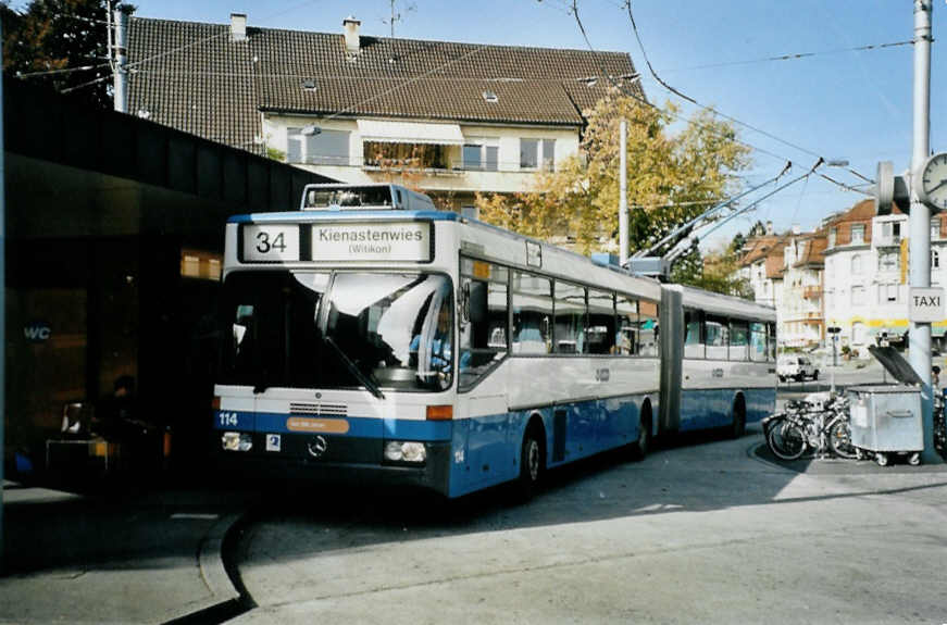(100'122) - VBZ Z�rich - Nr. 114 - Mercedes Gelenktrolleybus am 5. Oktober 2007 in Z�rich, Klusplatz