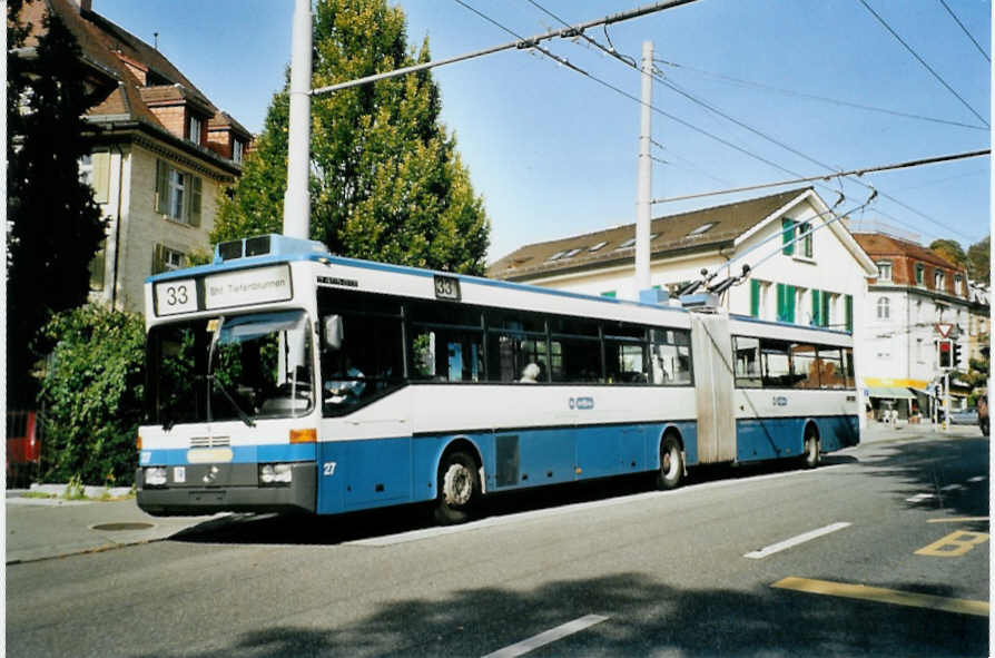 (100'123) - VBZ Z�rich - Nr. 27 - Mercedes Gelenktrolleybus am 5. Oktober 2007 in Z�rich, Klusplatz