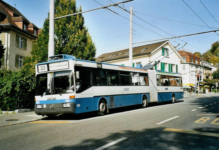 (100'126) - VBZ Z�rich - Nr. 108 - Mercedes Gelenktrolleybus am 5. Oktober 2007 in Z�rich, Klusplatz