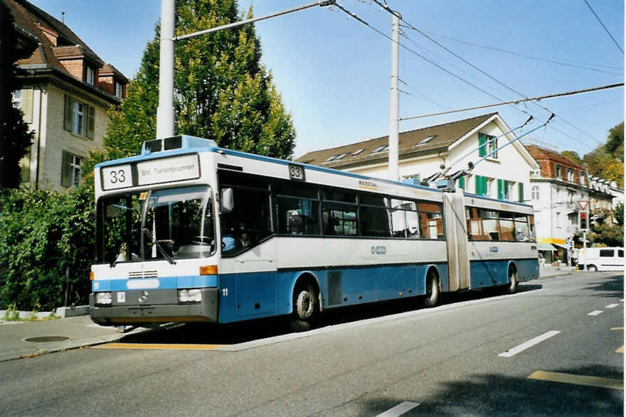 (100'129) - VBZ Z�rich - Nr. 11 - Mercedes Gelenktrolleybus am 5. Oktober 2007 in Z�rich, Klusplatz
