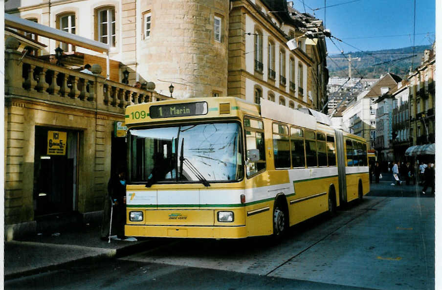 (100'318) - TN Neuch�tel - Nr. 109 - NAW/Hess Gelenktrolleybus am 13. Oktober 2007 in Neuch�tel, Place Pury