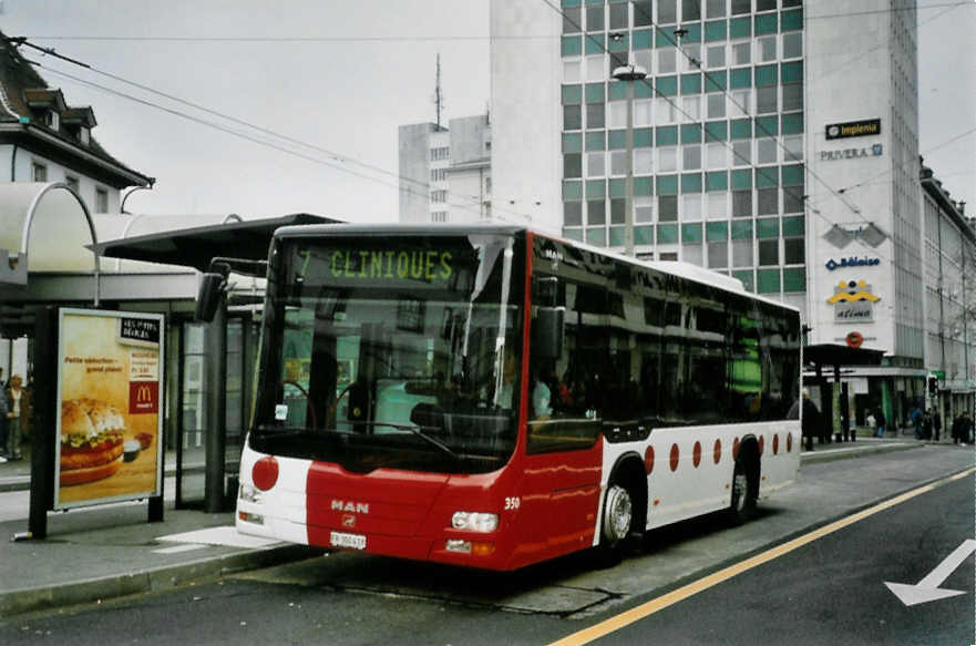(100'531) - TPF Fribourg - Nr. 350/FR 300'418 - MAN/G�ppel am 27. Oktober 2007 beim Bahnhof Fribourg