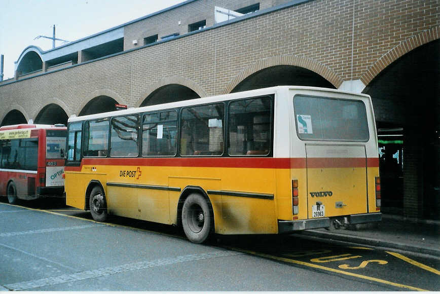 (102'420) - Lengacher, M�nsingen - Nr. 4/BE 26'963 - Volvo/Hess (ex Steiner, Messen) am 27. Dezember 2007 beim Bahnhof M�nsingen