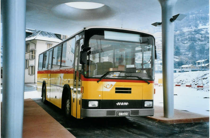 (102'711) - Autotour, Visp - Nr. 3/VS 86'620 - NAW/Lauber (ex Lehner, B�rchen Nr. 3) am 30. Dezember 2007 beim Bahnhof Visp