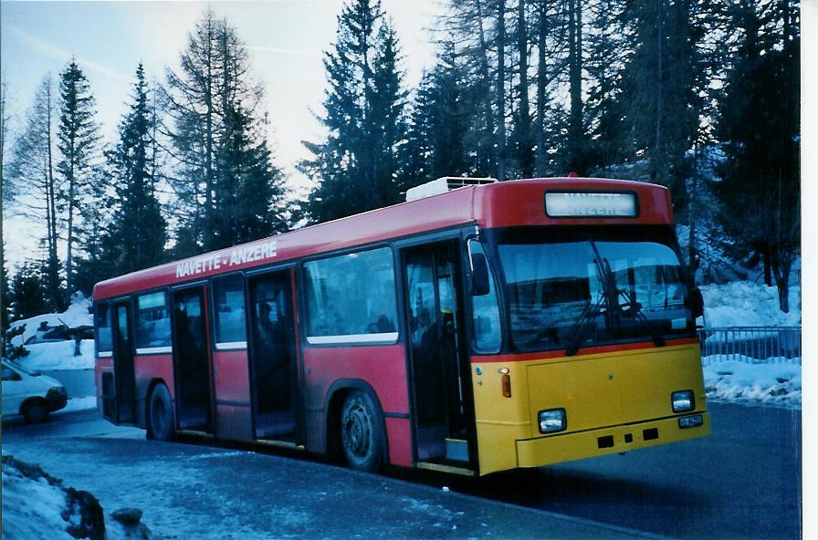 (103'621) - Buchard, Leytron - VS 84'255 - Volvo/R&J (ex Bernmobil, Bern Nr. 116) am 19. Januar 2008 in Anz�re, Place de la T�l�cabine