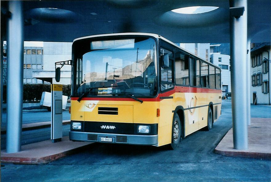 (104'303) - Autotour, Visp - Nr. 3/VS 86'620 - NAW/Lauber (ex Lehner, B�rchen Nr. 3) am 17. Februar 2008 beim Bahnhof Visp