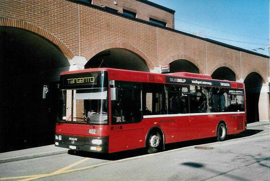 (104'331) - Bernmobil, Bern - Nr. 402/BE 612'402 - MAN/G�ppel am 18. Februar 2008 beim Bahnhof M�nsingen