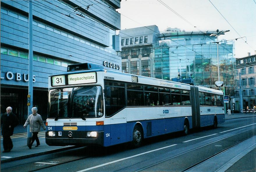 (104'335) - VBZ Z�rich - Nr. 124 - Mercedes Gelenktrolleybus am 19. Februar 2008 in Z�rich, L�wenplatz